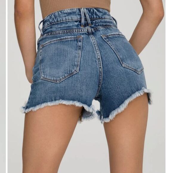 GOOD AMERICAN $119 BOMBSHELL Denim Distressed SHORTS Blue (153) sz 2/26 - Picture 9 of 14